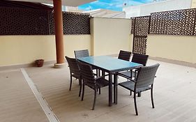 Beautiful & Cozy Apart. Pool & Parking-Downtown